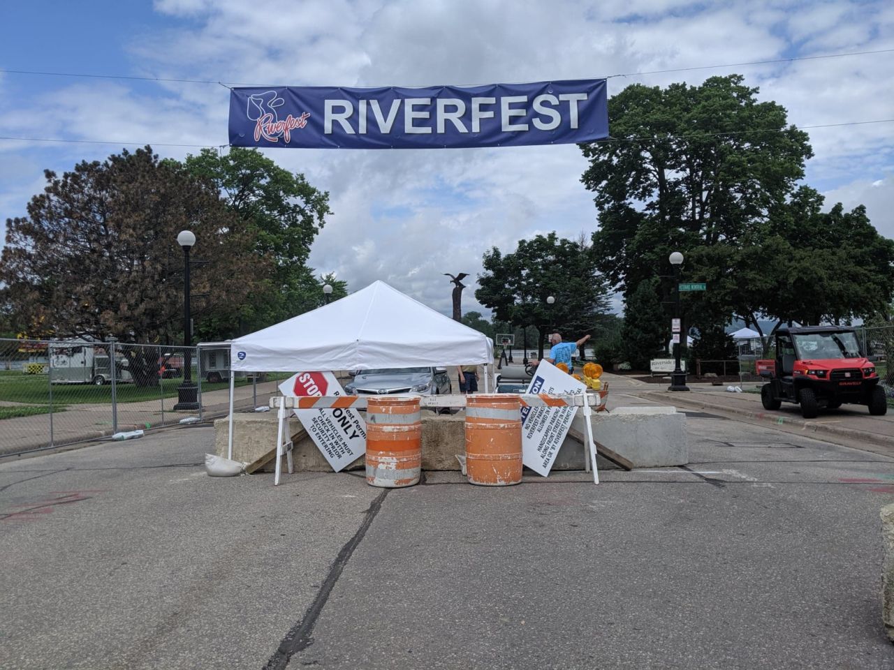 Riverfest setup battles wet weather in La Crosse WIZM 92.3FM 1410AM