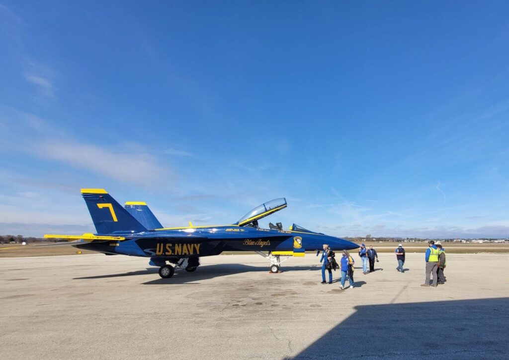 WATCH Blue Angels jet lands in La Crosse, as Deke Slayton Airfest plan