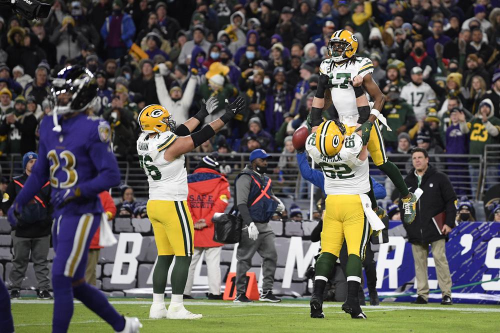 AP source: Raiders acquiring Davante Adams from Packers