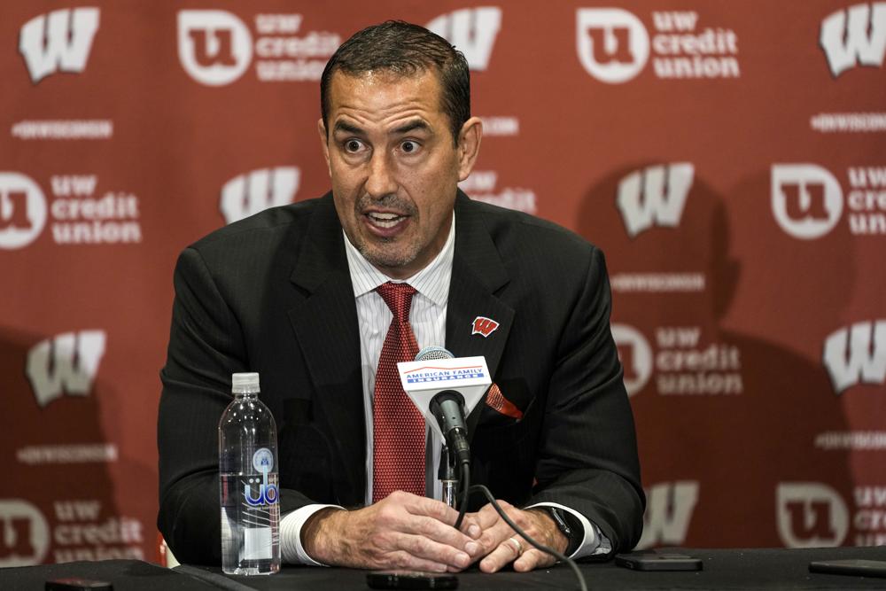 New Badgers coach Fickell begins by reaching out to players - WIZM   1410AM
