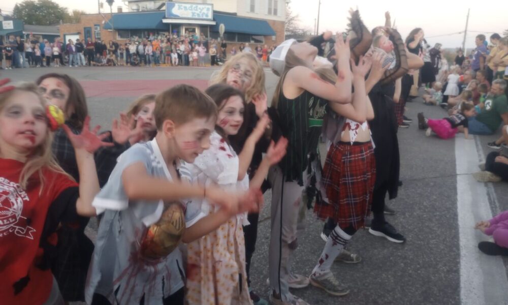 “Thriller” dance draws spooky season crowd to downtown La Crescent for 6th year